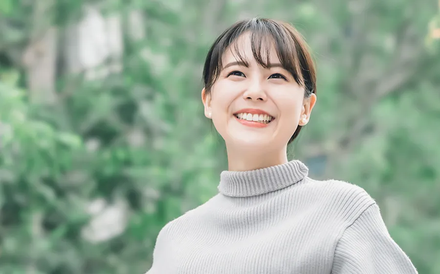 写真:笑顔の女性